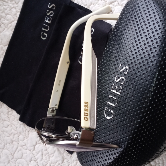 GUESS RX GLASSES AND CASE - Picture 6 of 10